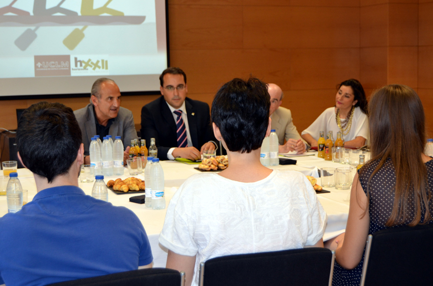 El director general de Globalcaja compartió un desayuno con los alumnos del programa Lidera