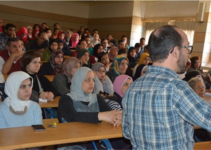 Álvaro Abella ofreció una conferencia a estudiantes y profesores de la Facultad de Lenguas y Traducción