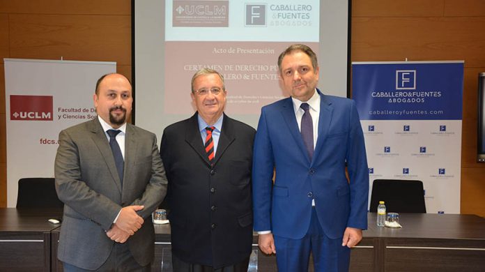 De izqda. a dcha.: Rodrigo Caballero, Juan José Rubio y Sebastián Fuentes. © Gabinete de Comunicación UCLM