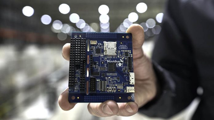 Placa desarrollada en el proyecto 'Eyes of Things' justo antes de ser instalada en el banco de pruebas de radiación en el CERN. © CERN, by Maximilien Brice