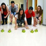 Los estudiantes prueban sus robots