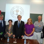 Fotografía de grupo tras la firma del convenio