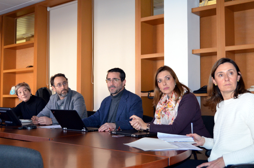 Desde la izquierda, Pilar Gil, Andrés Prado, Antonio Galán, Rosa Abad y Teresa de Juan, miembros del grupo de la UCLM