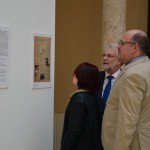 La exposición incluye libros de viajes, periódicos y fotografías