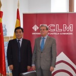 Zhou Chuangbing, rector de la Universidad de Nangchang, junto a Miguel Ángel Collado, rector de la UCLM