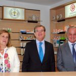 El recinto dispone de zona de dispensación, recepción y almacenamiento de medicamentos y de atención personalizada