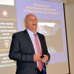 El profesor Enrique Castillo, durante su conferencia en la Escuela de Caminos