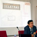 El decano de la Facultad de Letras, Matías Barchino, presentó el programa de actos por el XXX aniversario del centro