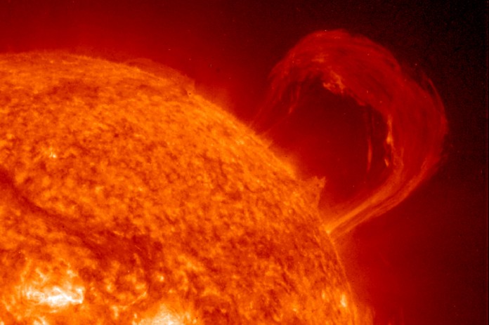 Detalle de la superficie solar captada por el telescopio EIT, instalado en la sonda espacial SOHO (Dominio Público)