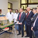 Visita a la exposición de prototipos diseñados por los doctorandos del Departamento de Ingeniería Química