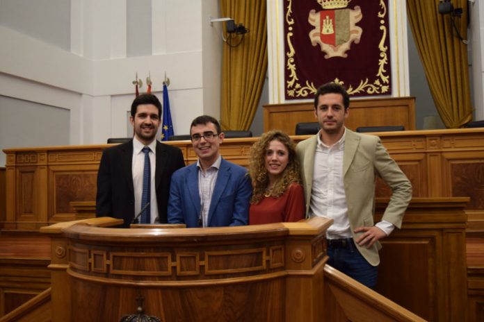 El equipo Dominó, de Albacete, ganó la última edición de la Liga de Debate y representó a la UCLM en Zaragoza