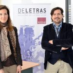 Matías Barchino y Elena González-Blanco junto a profesores de la Facultad de Letras