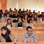 Un grupo de estudiantes asistentes a la charla