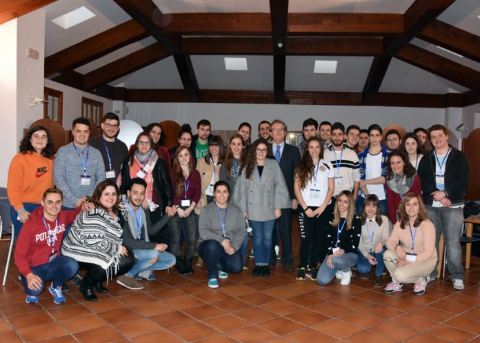 Representantes de estudiantes con el rector y la vicerrectora de Relaciones Internacionales y Formación Permanente