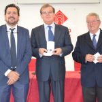 El rector ha sido distinguido con la medalla conmemorativa del XXX aniversario de la Facultad de Letras