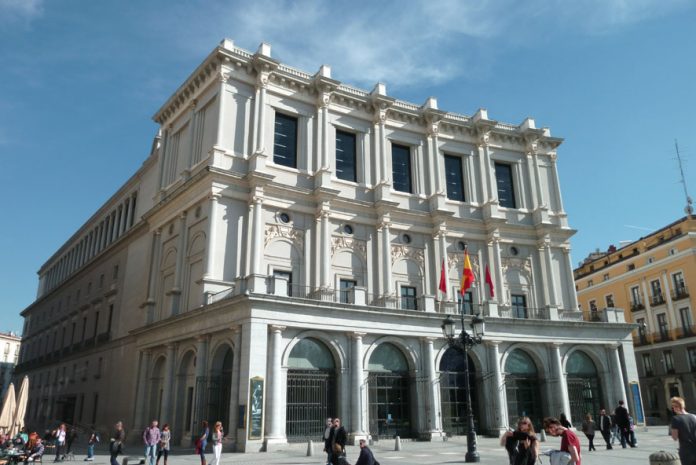 Vista del Teatro Real de Madrid desde el ángulo noroeste. Autor: Luis García (Zaqarbal) CC By S.A. 3.0