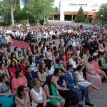 Graduados, familiares y asistentes al acto