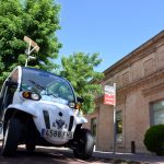 Exhibición de un coche eléctrico en el Campus de Toledo