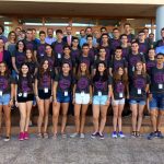 Foto de familia de los últimos treinta alumnos y parte del equipo docente y académico