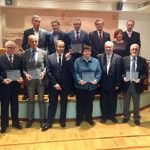Foto de grupo de los nuevos socios de honor de la Biblioteca de Castilla-La Mancha