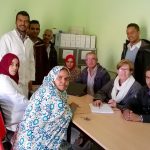 Carmina Prado y Ángel López González, con sus colegas de la Escuela de Enfermería de Smara