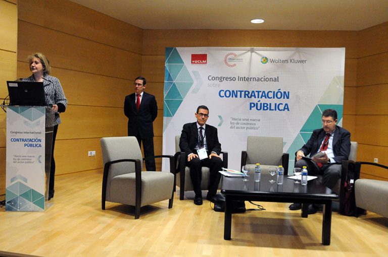 Profesionales abordan en la UCLM la incorporación de las nuevas directivas sobre contratos públicos en España Profesionales abordan en la UCLM la incorporación de las nuevas directivas sobre contratos públicos en España