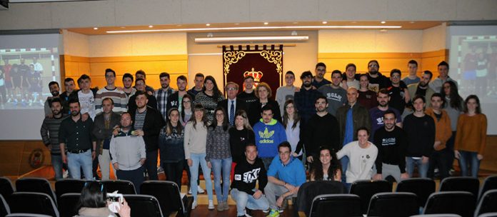 Participantes en esta XXVI edición en el Campus de Cuenca, junto al rector de la UCLM, Miguel Ángel Collado