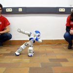 Robot de la ESI TechLab que enseña taichí, en plena demostración