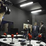 El ministro durante su visita a las instalaciones de la Facultad de Periodismo