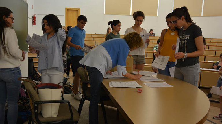 La nueva prueba de acceso a la Universidad comienza con normalidad en el distrito de Castilla-La Mancha