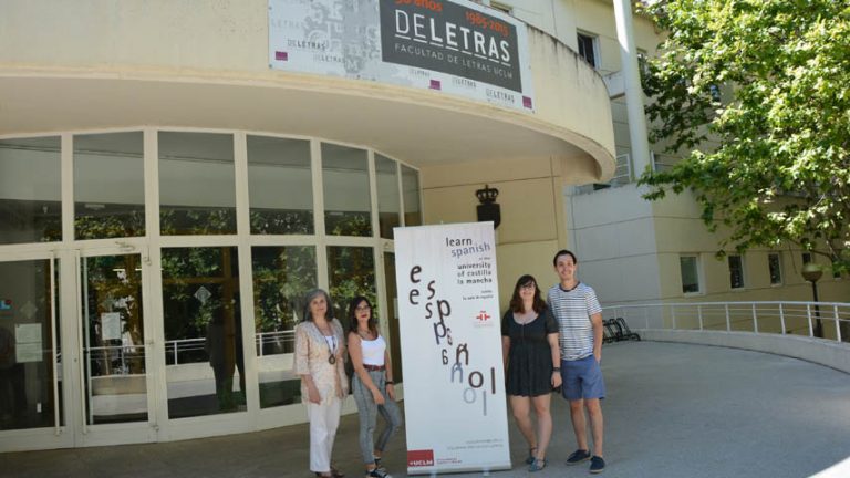 Estudiantes de la UCLM enseñarán español en Estados Unidos o India Estudiantes de la UCLM enseñarán español en Estados Unidos o India