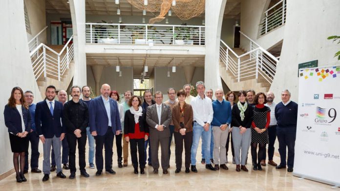 Integrantes de la reunión sectorial de Proyección Cultural y Social del G-9 posan en el Rectorado de la Universidad Pública de Navarra