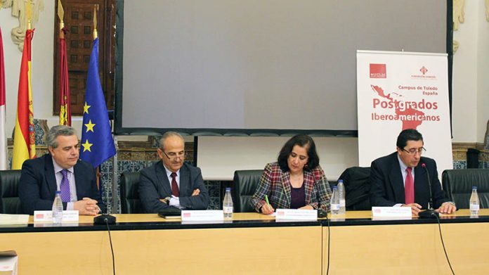 Pedro Jiménez, Juan Ramón de Páramo, Fátima Guadamillas y Jesús Santos durante la clausura de los títulos