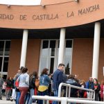 Futuros universitarios y sus familares, reunidos en las jornadas de puertas abiertas de la UCLM