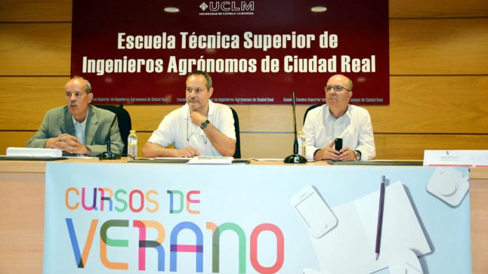 Pablo León Higueras (i), Jesús Antonio López (c) y Juan Antonio Campos (d). © Gabinete de Comunicación UCLM