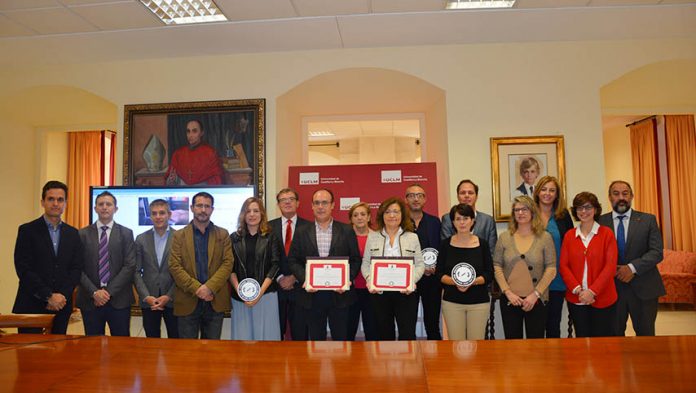 Entrega de premios a los ganadores del I Concurso Wendy Hall a la mejor web de la UCLM. © Gabinete de Comunicación UCLM