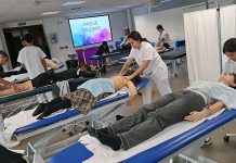 La UCLM impulsa la salud y el aprendizaje con las jornadas de masaje solidario del Grado en Fisioterapia