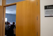 La Facultad de Comunicación de la UCLM inaugura la sala Helena Lumbreras en homenaje a la cineasta conquense