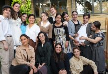 El grupo de teatro universitario del campus de Cuenca representa ‘Manzanas podridas’, de Tracy Wells