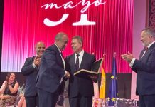 La UCLM recibe la Placa al Mérito Regional por sus cuatro décadas de contribución educativa e investigadora