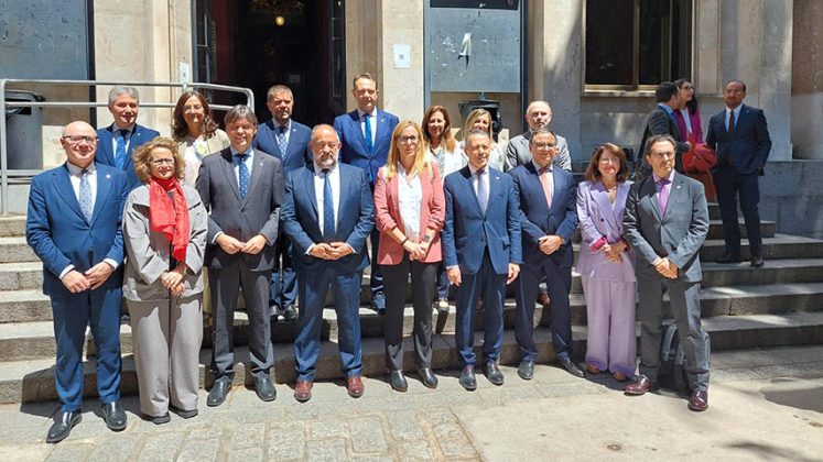 La Asamblea General de CRUE elige presidente a Juli&aacute;n Garde &copy; CRUE