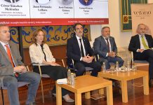 La UCLM cierra su 40 aniversario y los cursos de verano analizando los cambios sociales que está generando la IA y su impacto en la educación